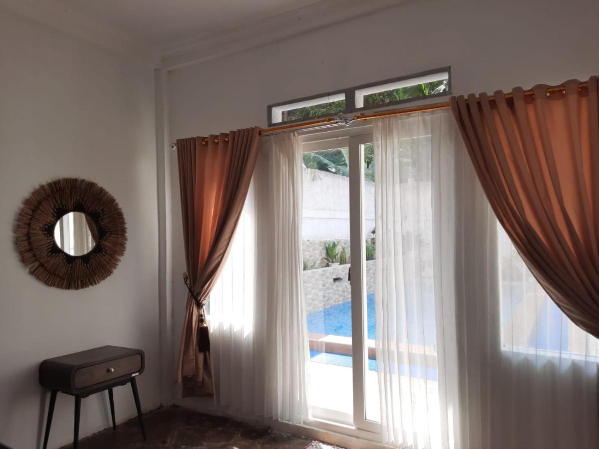 Villa Dhanty Богор Экстерьер фото